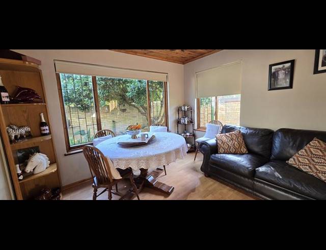 4 BEDROOM HOUSE FOR SALE IN HERSHAM